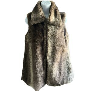 MAGIC Faux Fur Vest High Neck Color Brown Size M.